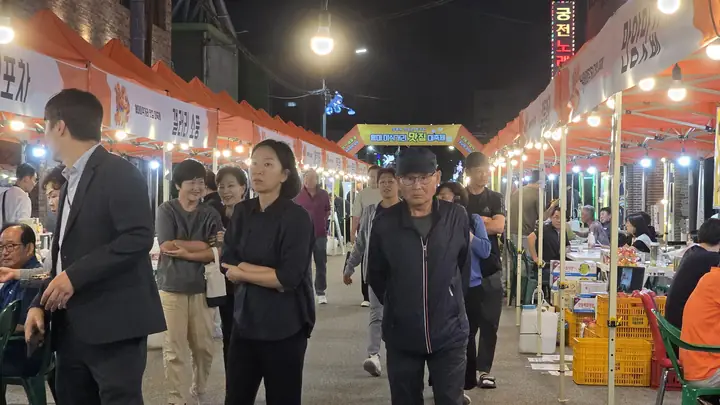 용마 바람길 — 불 밝힌 캐노피 골목