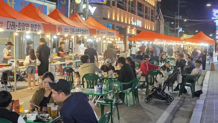 K-미식벨트 — 저녁 시간 테이블을 가득 채운 방문객